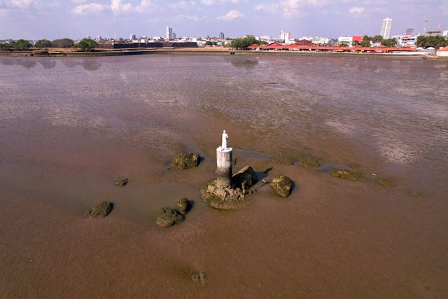 Pedra do Guindaste - São José - Padroeiro de Macapá